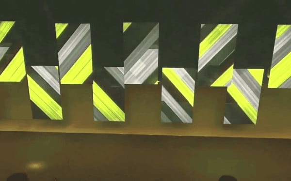 機械臂與人互動，舞臺發布會驚艷亮相