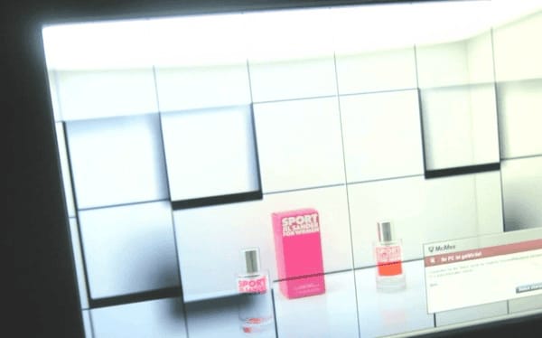 香水品牌展示神器—全息透明屏展柜